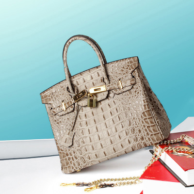 Fashion leather handbag size 2021 new leather handbags manufacturers a platinum package on behalf of