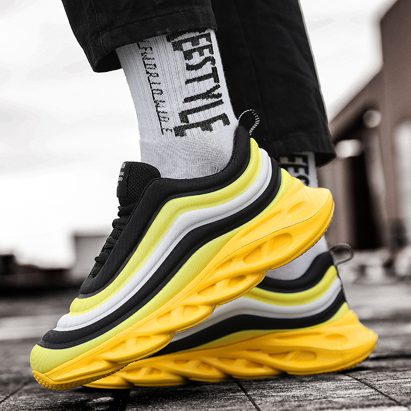 Men's running shoes with twist sole