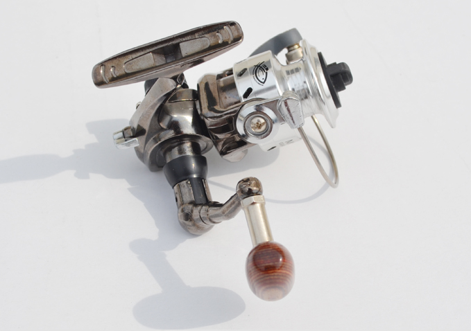 Small pen fishing reel