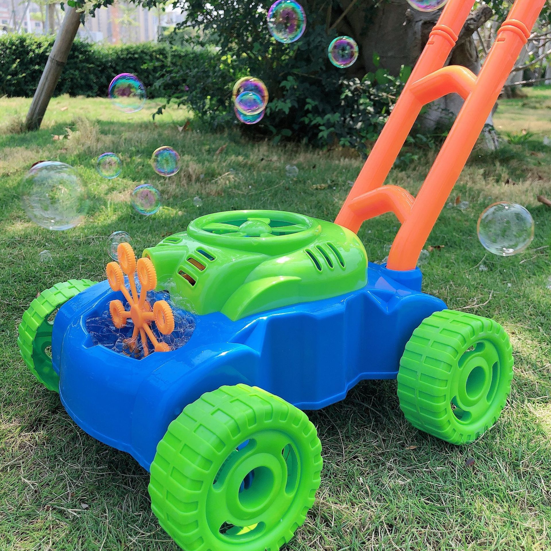 Automatic Bubble Machine Maker Pushing Car