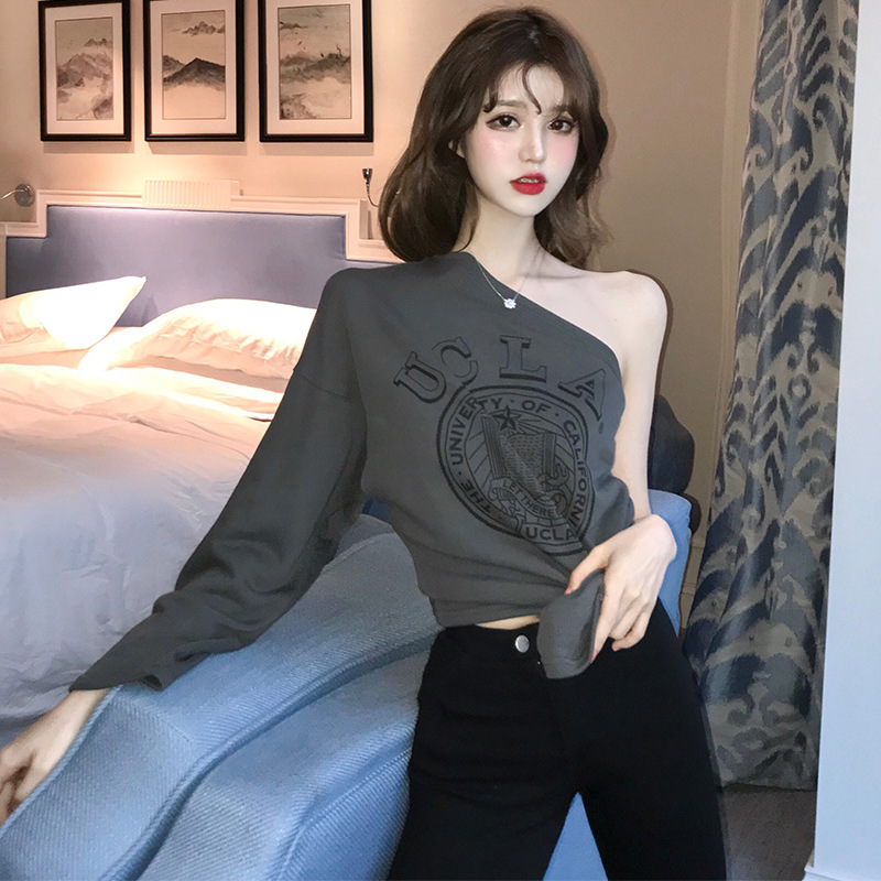 Off-the-shoulder irregular one-sleeve blouse