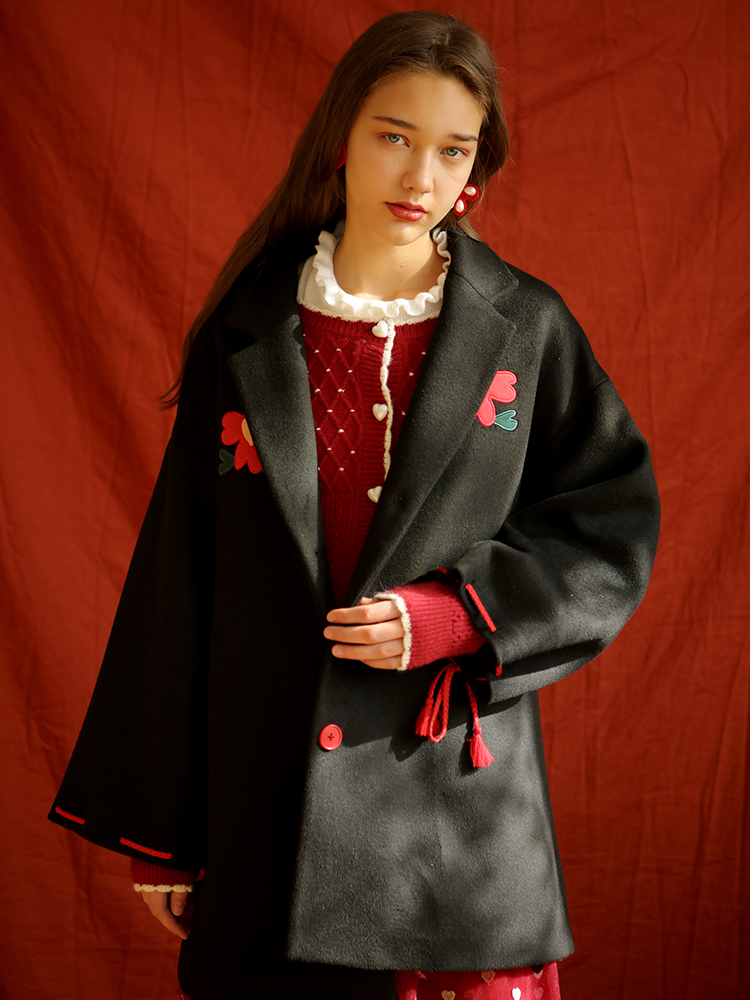 Teenage retro loose embroidered black woolen coat