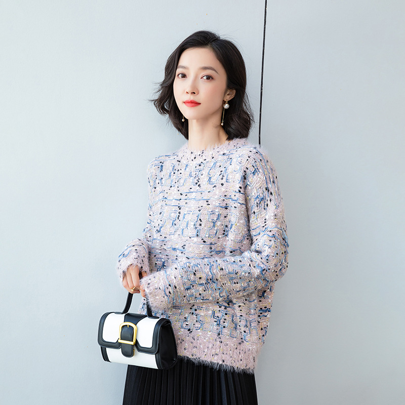 Round neck pullover sweater