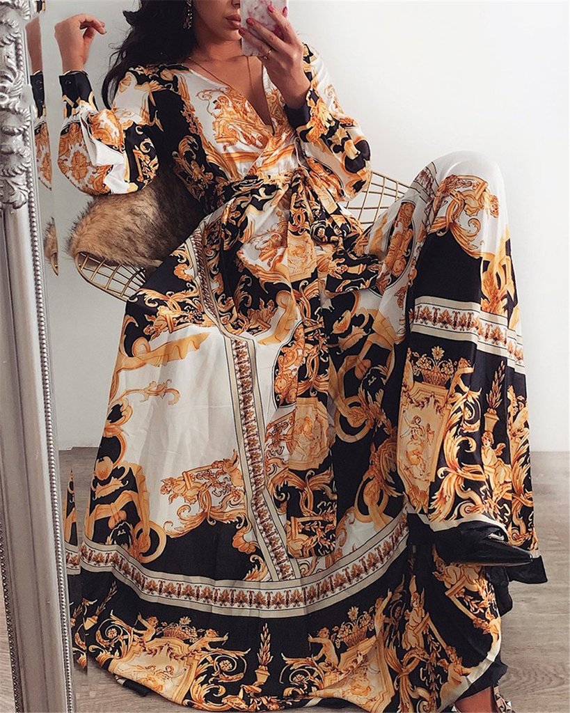 Long printed dress  and vintage neckline