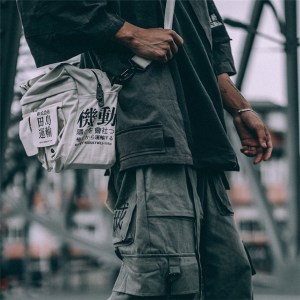 Multi-pocket canvas bag