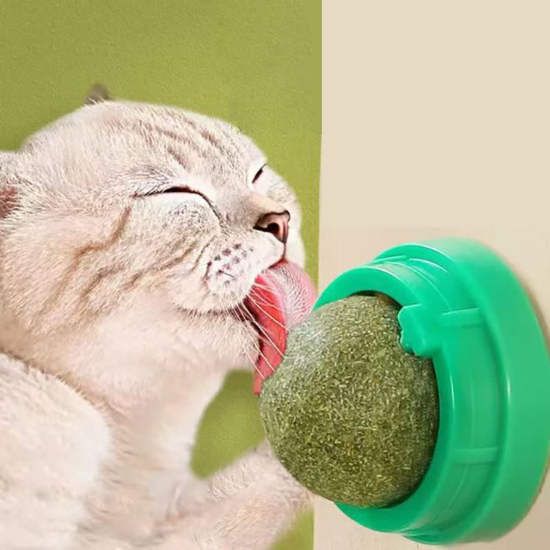 Rotating catnip toy sticky ball toy