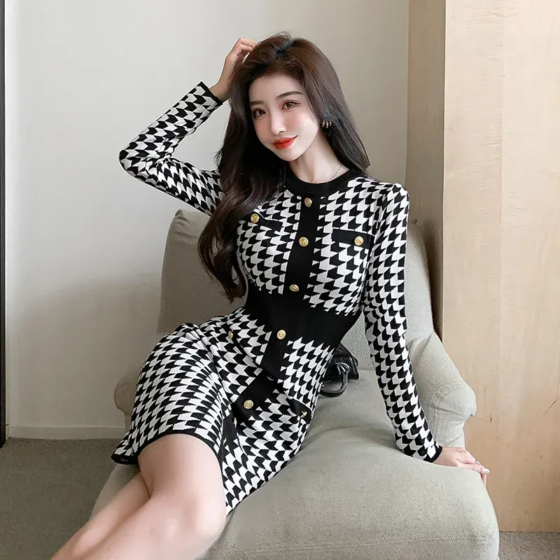 2023 Autumn/Winter Single-Breasted Long Sleeves Fashionable Elegant Color Block Knit Dress Slimming Effect Smooth Silhouette