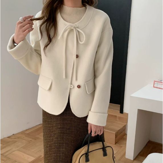 Autumn/Winter Charming and Youthful Style: Bow-Tie Collar, Single-Button Wool Short Jacket for Women