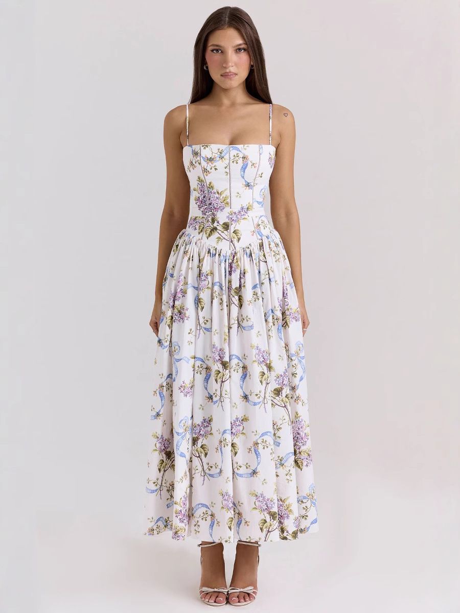 An Ethereal, Slimming Floral Slip Dress—Exuding a Gentle, Elegant Western-Style Charm